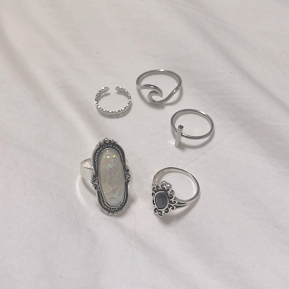 5 RINGS!! grunge aesthetic